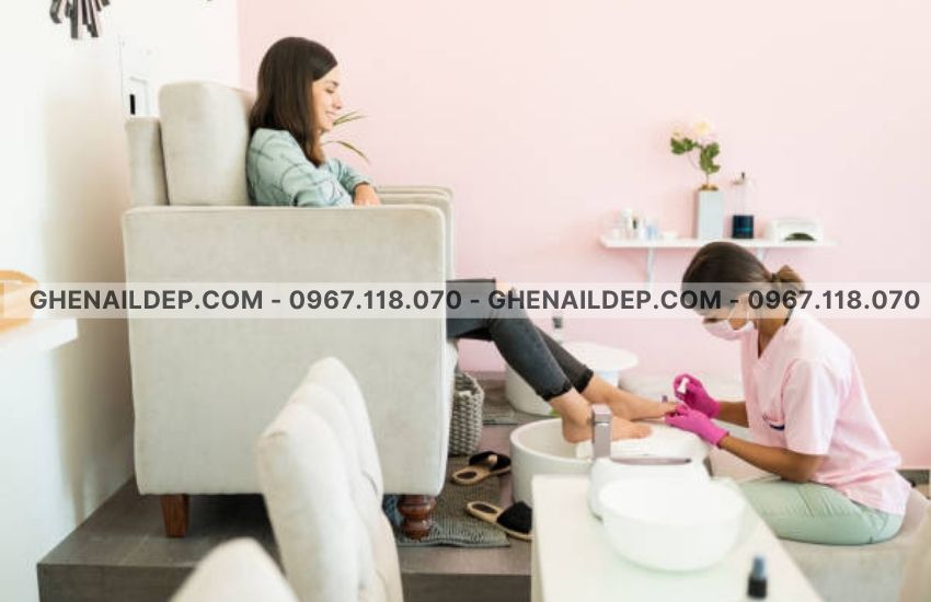 Ghế ngồi làm nail bọc vải chân gỗ