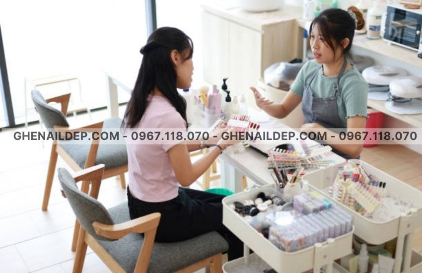 Nghiên cứu thị trường khi mở tiệm nail nhỏ